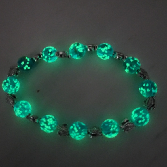 NWT Turtle Charms W Ocean Blue Glow In The Dark Firefly Glass Stretch Bracelet - Picture 14 of 14